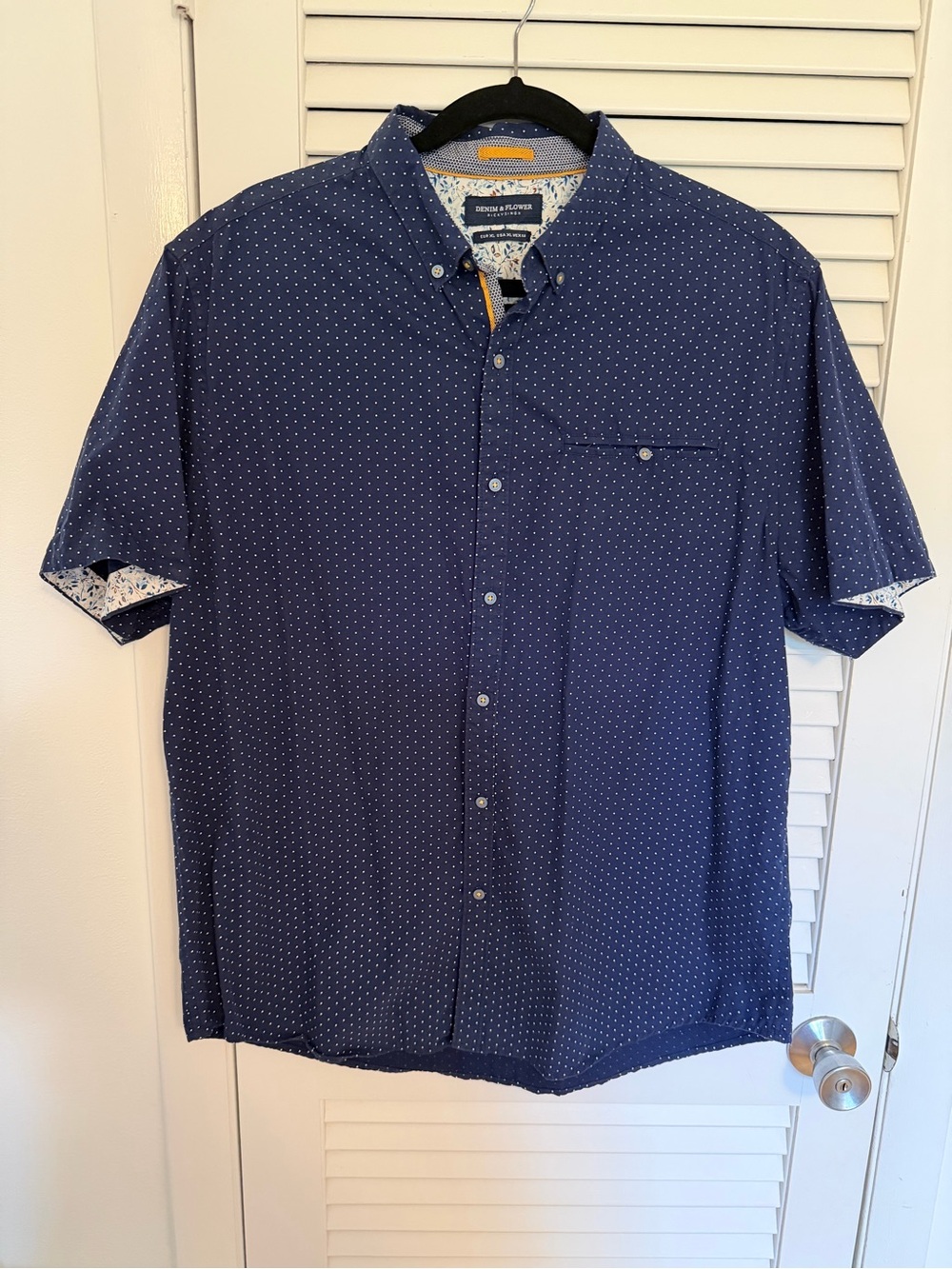 Denim & Flower Navy Short-Sleeve Button-Down with Subtle Dot Print